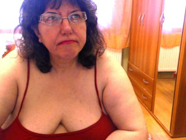 Fotografie HugeTitsXXX Hi my Guests! Welcome to my room! Hope you are feeling good today Enjoy, relax and have fun!! My pussy is very hot and wet now ... we can masturbate together if you give me 160 tokens.