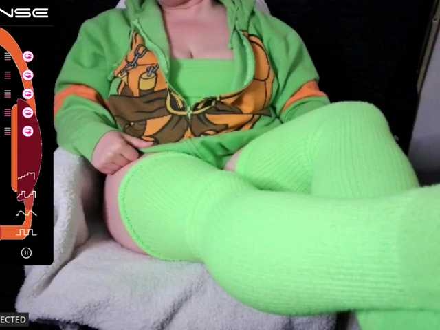 Fotografie imaboulder Socks off at 500 TKNS Sweater off at 2,000 TKNS Social in bio to subscribe and DM me