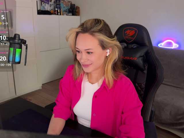 Snímky obrazovky vysielania Liya_Keyyy