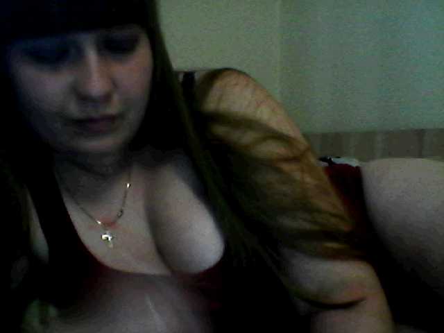 Snímky obrazovky vysielania inessasexy