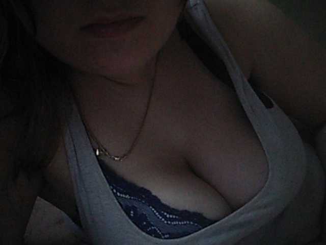 Snímky obrazovky vysielania inessasexy