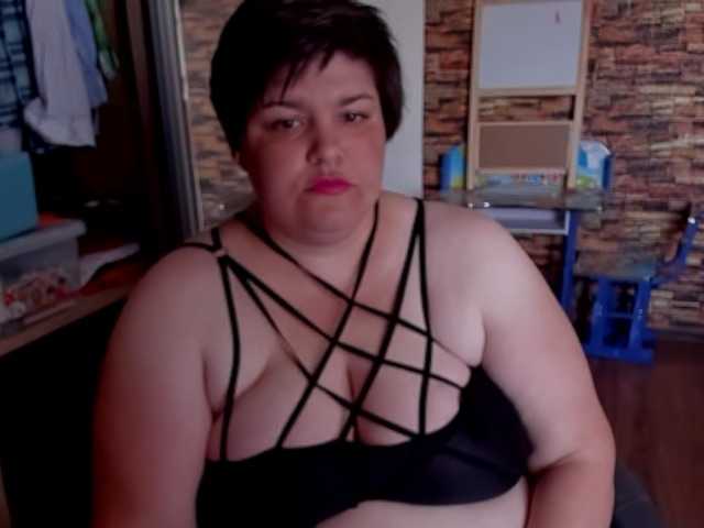 Snímky obrazovky vysielania IonyElla28