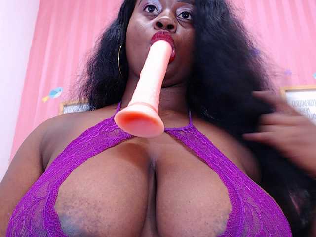 Fotografie irisbrown Hello guys! happy day lets make some tricks and #cum with me and play with my #toys #dildo #lovense #ebony #ebano #fuck my #pussy