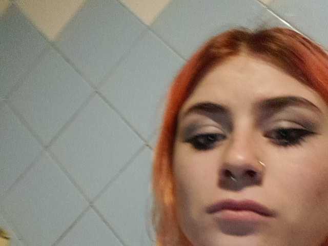 Snímky obrazovky vysielania Ittle18akame
