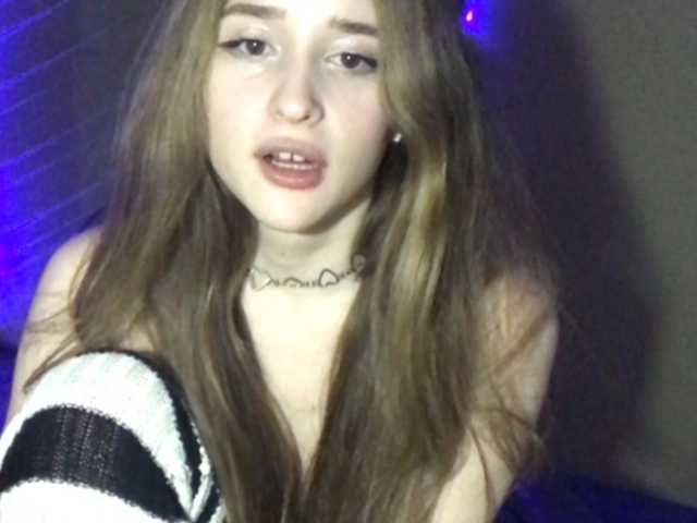 Snímky obrazovky vysielania Ivanka-Chan