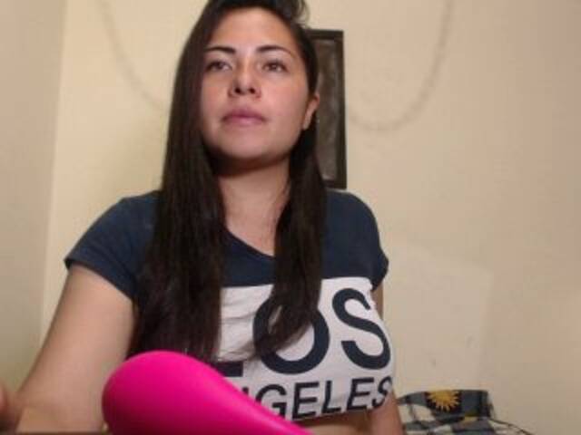 Snímky obrazovky vysielania IvetteNelson