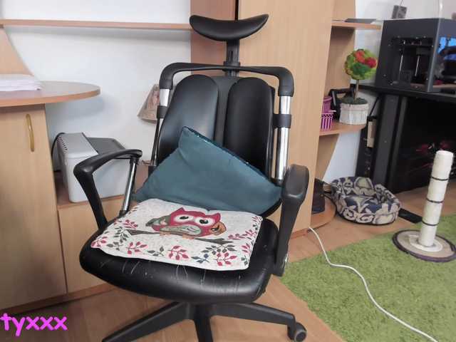 Snímky obrazovky vysielania ivykittyxxx
