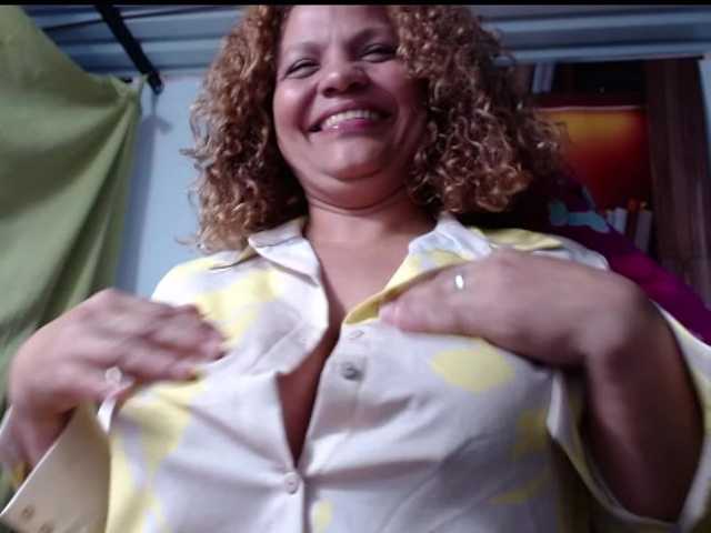 Snímky obrazovky vysielania jademoomss