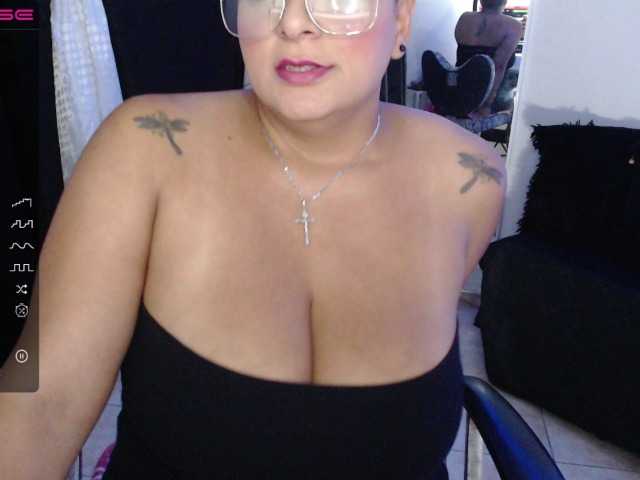 Snímky obrazovky vysielania jenn-sexy
