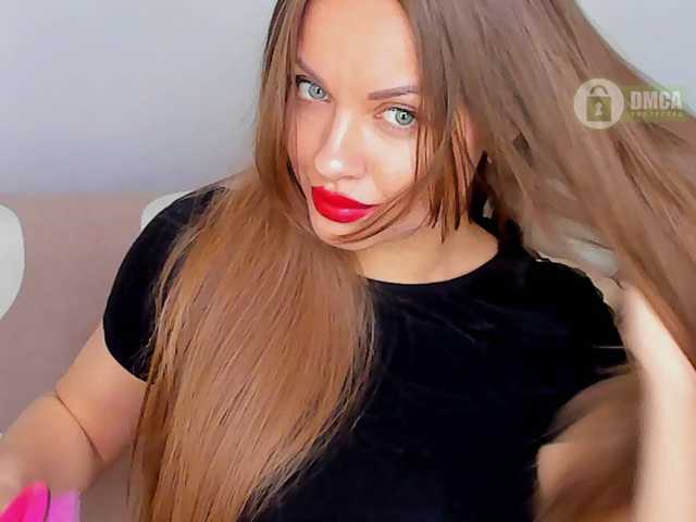 Snímky obrazovky vysielania _JenniferBomb