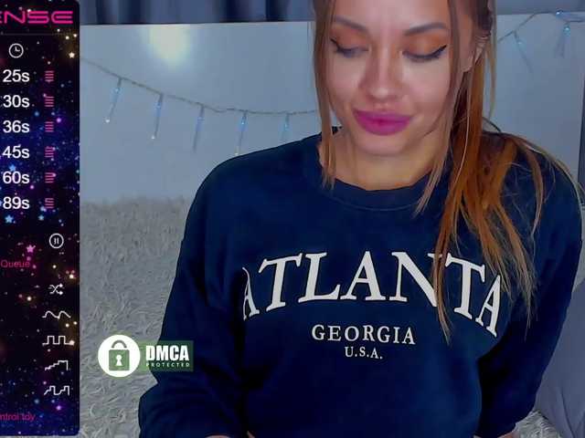 Snímky obrazovky vysielania _JenniferBomb