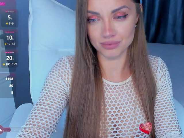 Snímky obrazovky vysielania _JenniferBomb