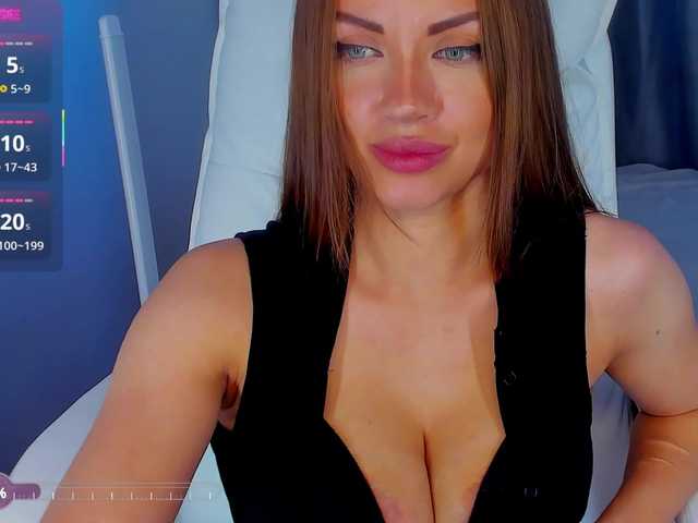 Snímky obrazovky vysielania _JenniferBomb