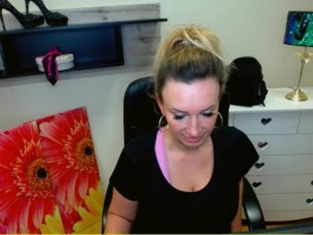 Snímky obrazovky vysielania JennyTheOnex