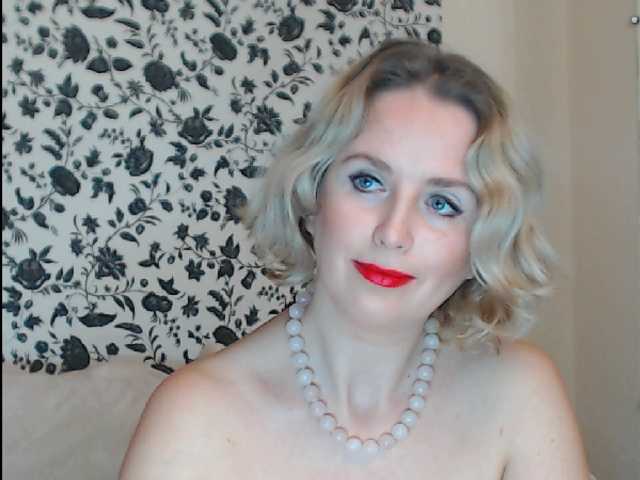 Fotografie JosephineG 100 tokens to remove the panties, 250 tokens to mastubate, 750 tokens to have orgasm, various positions 250 to do strip dance