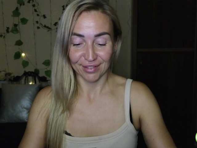 Snímky obrazovky vysielania Jullyblondkiss
