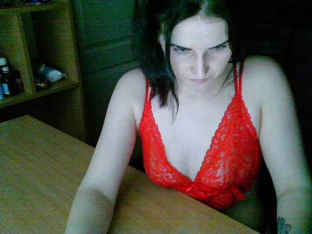 Snímky obrazovky vysielania JuneCalhoun