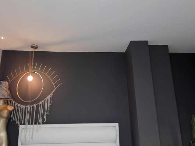 Snímky obrazovky vysielania KaraSmithX