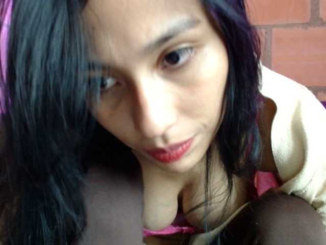 Snímky obrazovky vysielania Karelywest