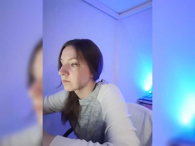 Snímky obrazovky vysielania KARINA-SEY