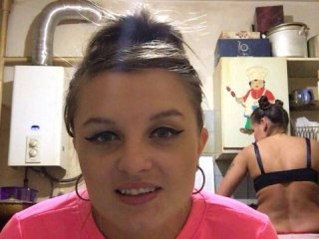 Snímky obrazovky vysielania SEX-THREESOME