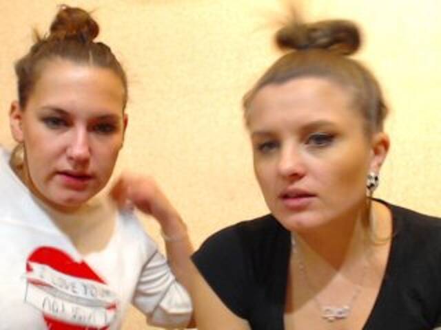 Snímky obrazovky vysielania SEX-THREESOME