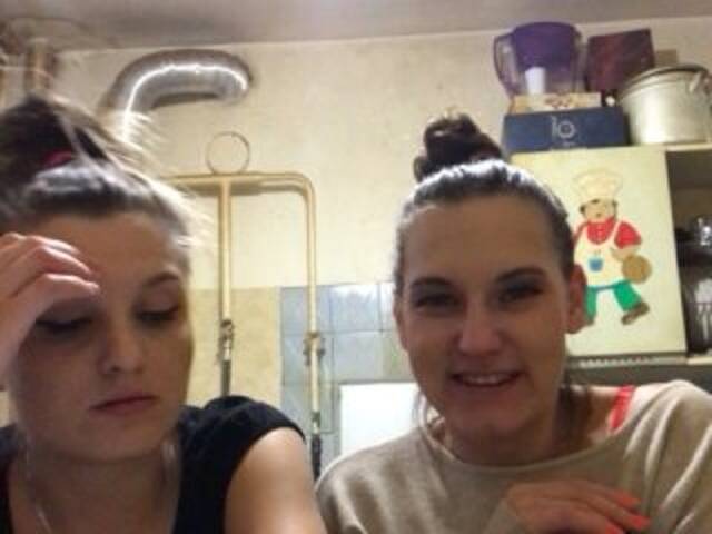 Snímky obrazovky vysielania SEX-THREESOME