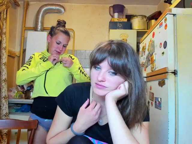 Snímky obrazovky vysielania SEX-THREESOME