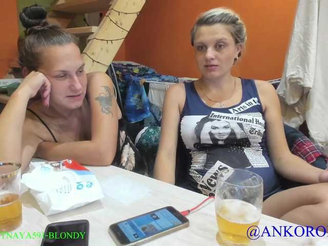 Snímky obrazovky vysielania SEX-THREESOME