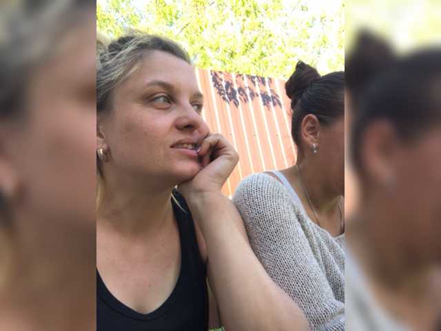 Snímky obrazovky vysielania SEX-THREESOME