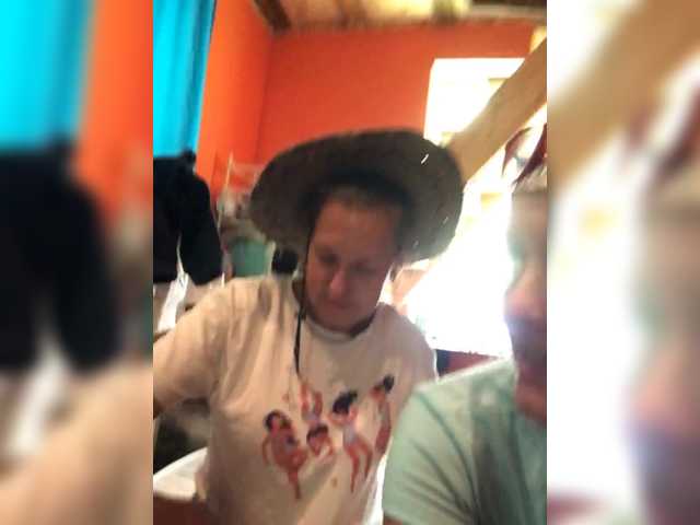 Snímky obrazovky vysielania SEX-THREESOME