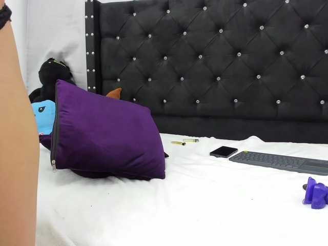 Snímky obrazovky vysielania KarolineWayne