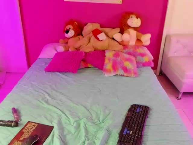 Snímky obrazovky vysielania katthy-doll