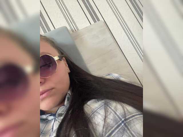 Snímky obrazovky vysielania KatyAlyce