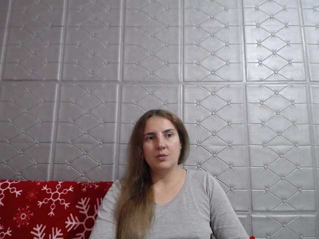 Snímky obrazovky vysielania KATYDIAZ