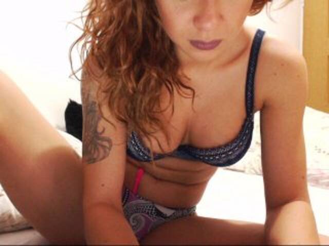 Snímky obrazovky vysielania KeyraDiamond