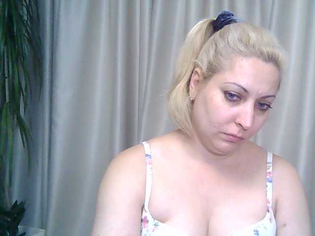 Fotografie KickaIricka I will add to my friends-20, view camera-25, show chest-40, open pussy -50, open asshole-70, get naked and show my holes-100