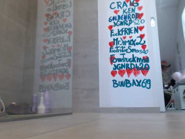 Snímky obrazovky vysielania KinkyMoni