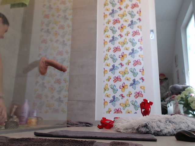 Snímky obrazovky vysielania KinkyMoni