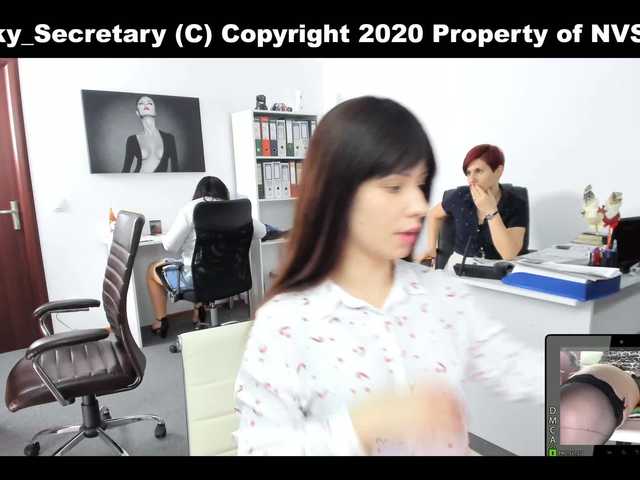 Snímky obrazovky vysielania KinkyOffice