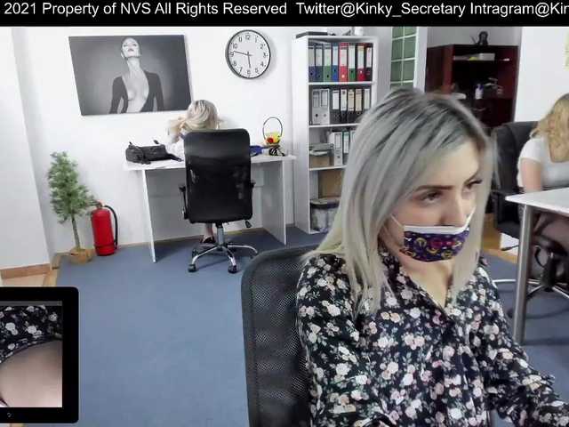 Snímky obrazovky vysielania KinkyOffice