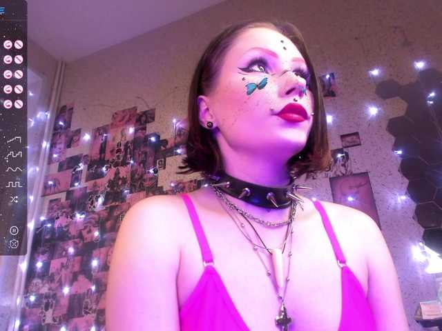 Snímky obrazovky vysielania kinkypleasure