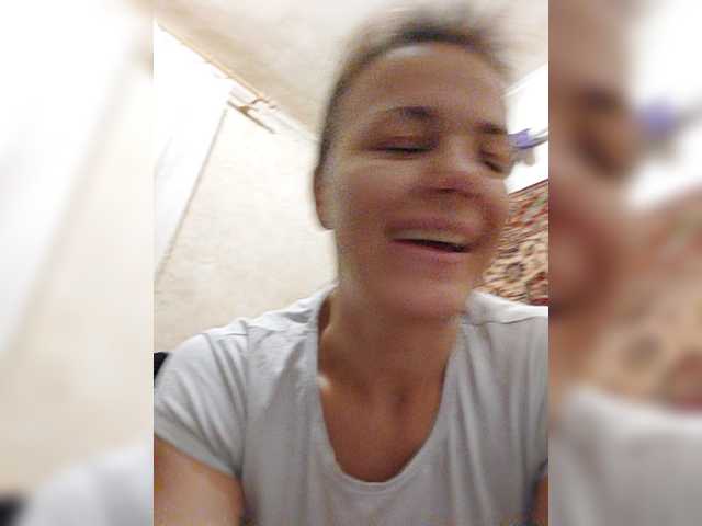 Snímky obrazovky vysielania KissaHot