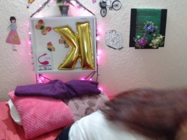 Snímky obrazovky vysielania KylieDaniiels