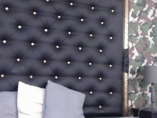 Snímky obrazovky vysielania KylieTy