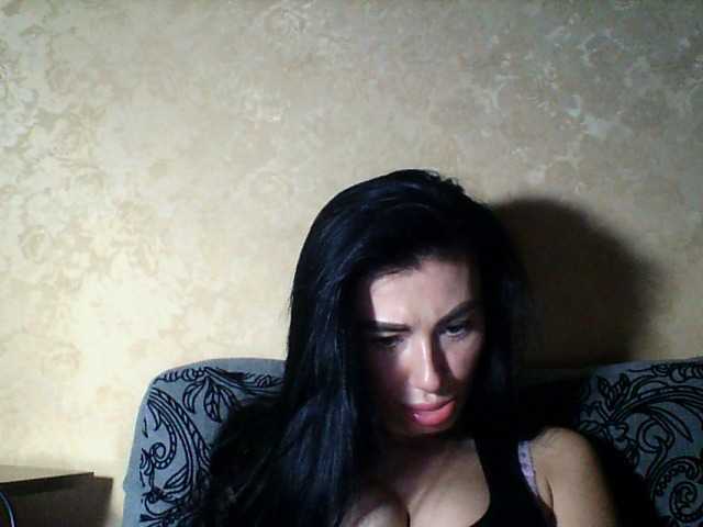 Snímky obrazovky vysielania Laaarablack