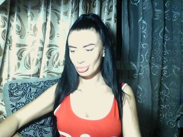 Snímky obrazovky vysielania Laaarablack