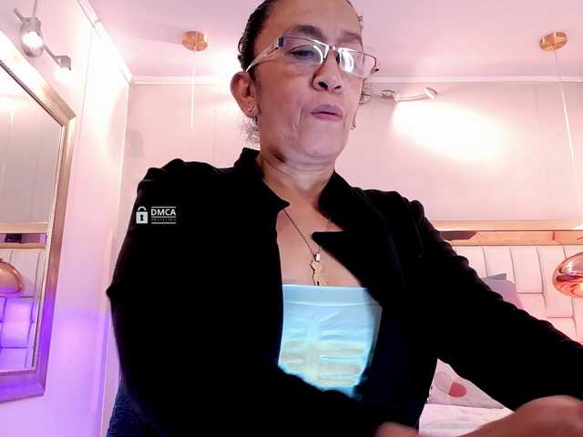 Fotografie Madame_DianaKatherine MATURE WOMEN READY TO FUCK HARD & SQUIRT! Just @remain tokens left to SQUIRT MY PUSSY! Let's do it together, daddy!