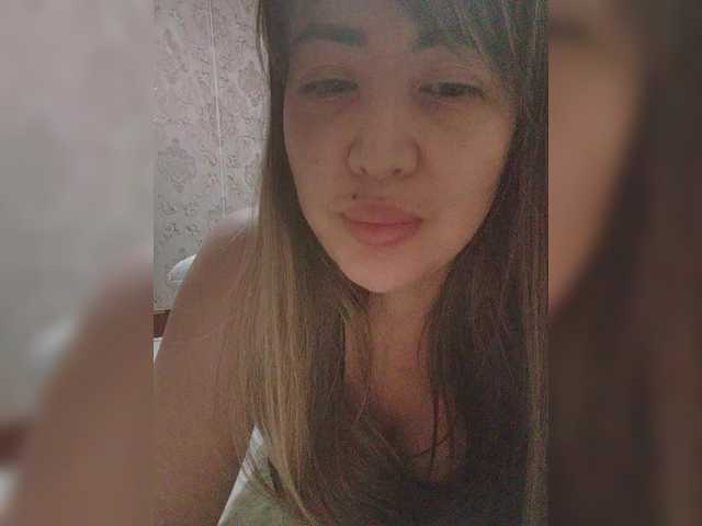 Snímky obrazovky vysielania Lallie-Nora