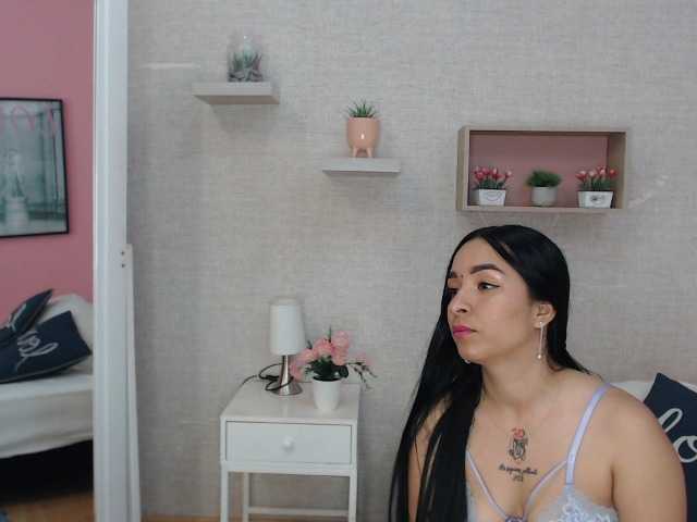 Snímky obrazovky vysielania LaraCortz